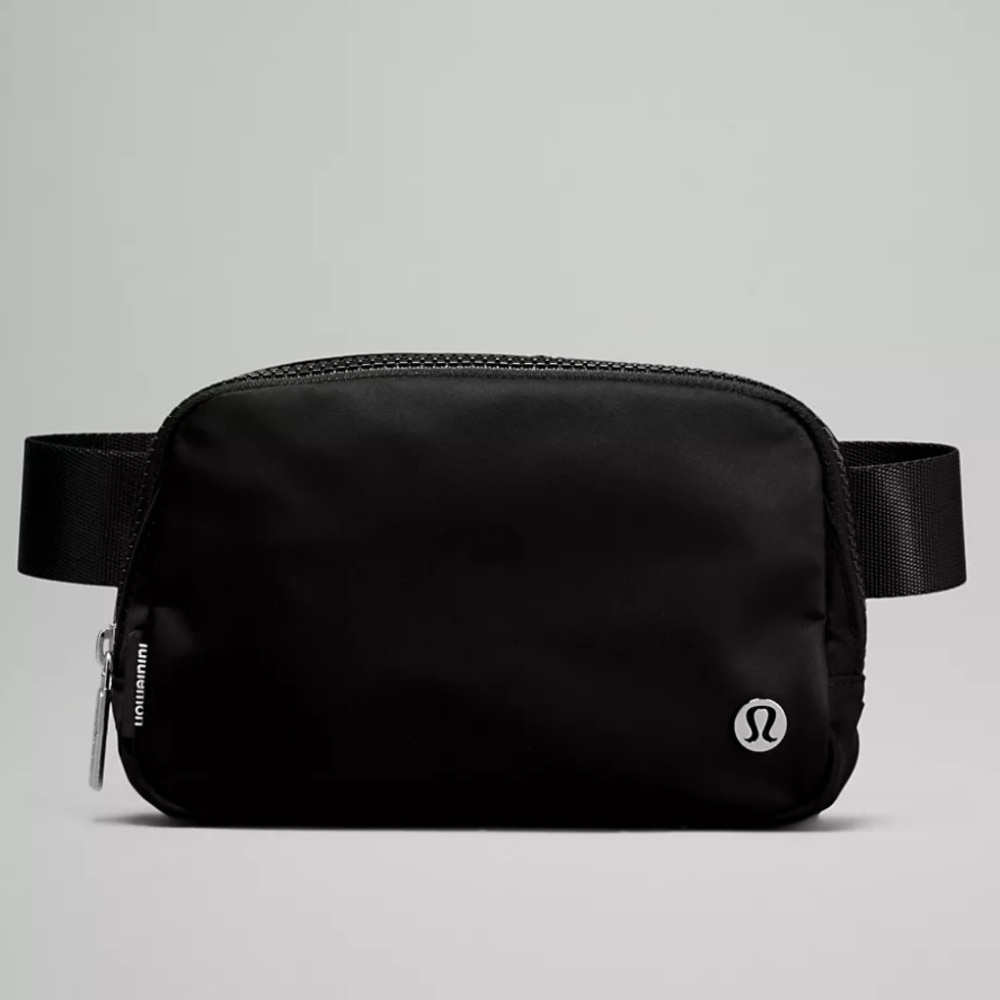 Lululemon black belt bag